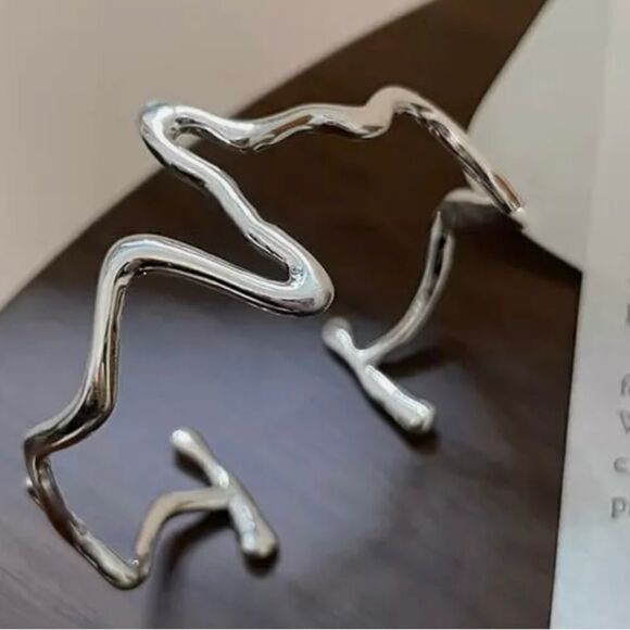 TRENDY OPEN CUFF BRACELET - Picture 1 of 3